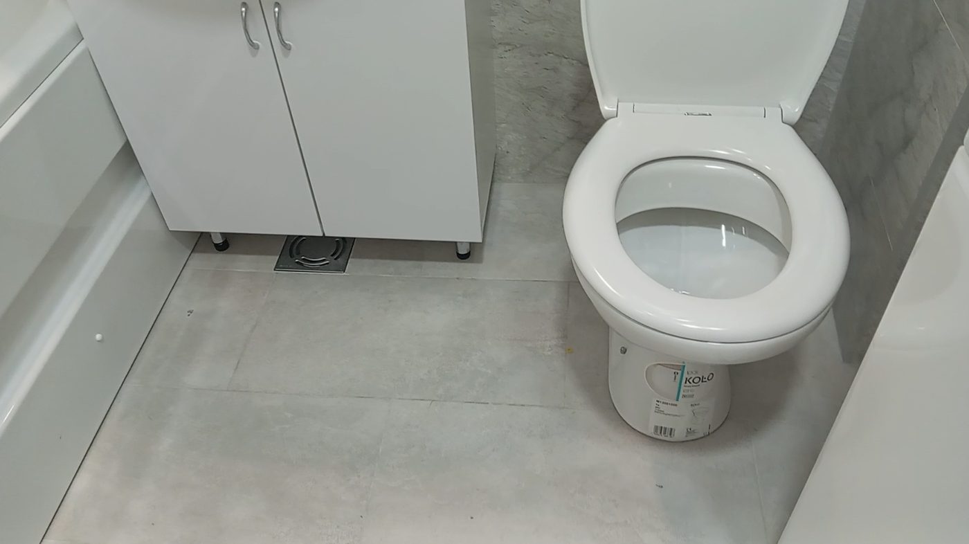 Nova WC šolja i podne pločice